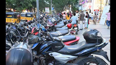 Shop owners take over Pedestrian Plaza; Police, GCC turn a blind eye