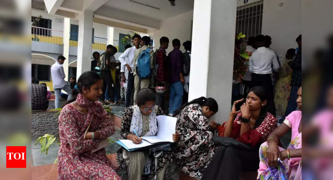 Students worry as number of intermediate seats 'shrink' | Ranchi