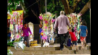 GCC unveils list of 35,588 street vendors in 15 zones
