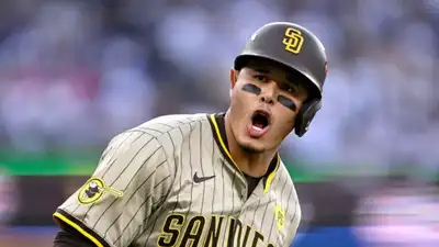Emotional Yonder Alonso celebrates Manny Machado’s 350th homer with powerful words
