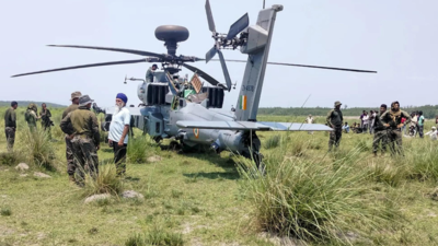 Apache lands safely after mid-air snag