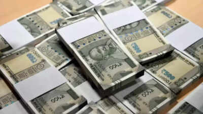 Rs 500 notes to be discontinued? PIB calls viral claim fake; YouTube video behind panic