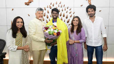 AIR 10 achiever Vadlamudi Lokesh honoured by AP CM for JEE Advanced success – Times of India