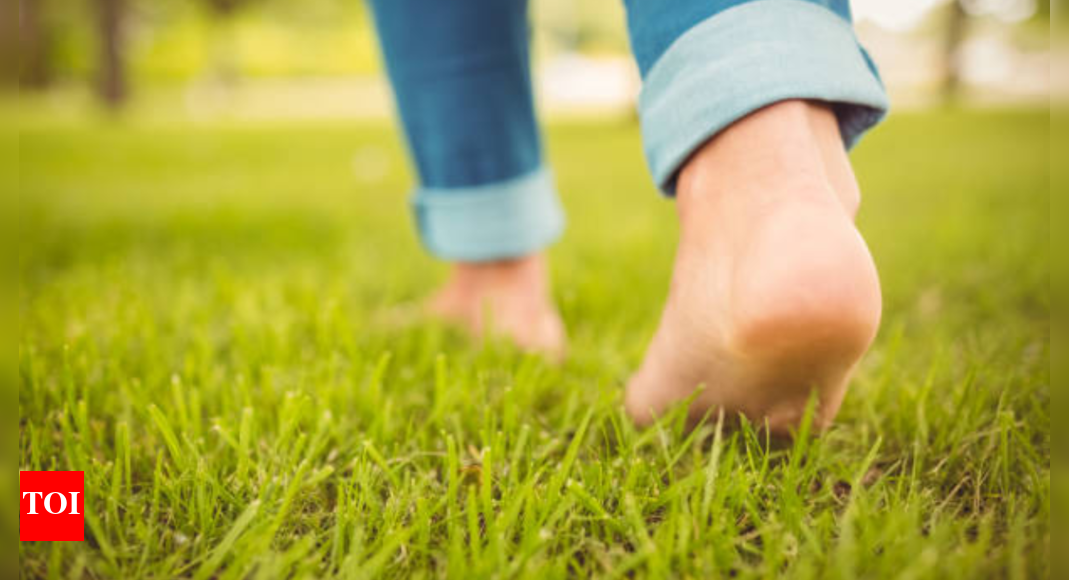 Walking barefoot: Surprising health benefits (and when it is not so safe)