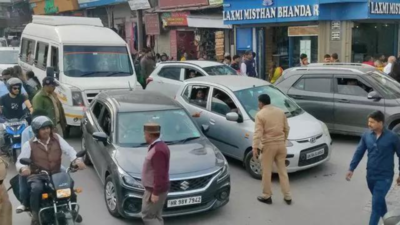 'We were stuck for nearly 40 minutes': 62-year-old Delhi tourist dies in Mussoorie after traffic delays medical help; family slams poor emergency response, ambulance shortage