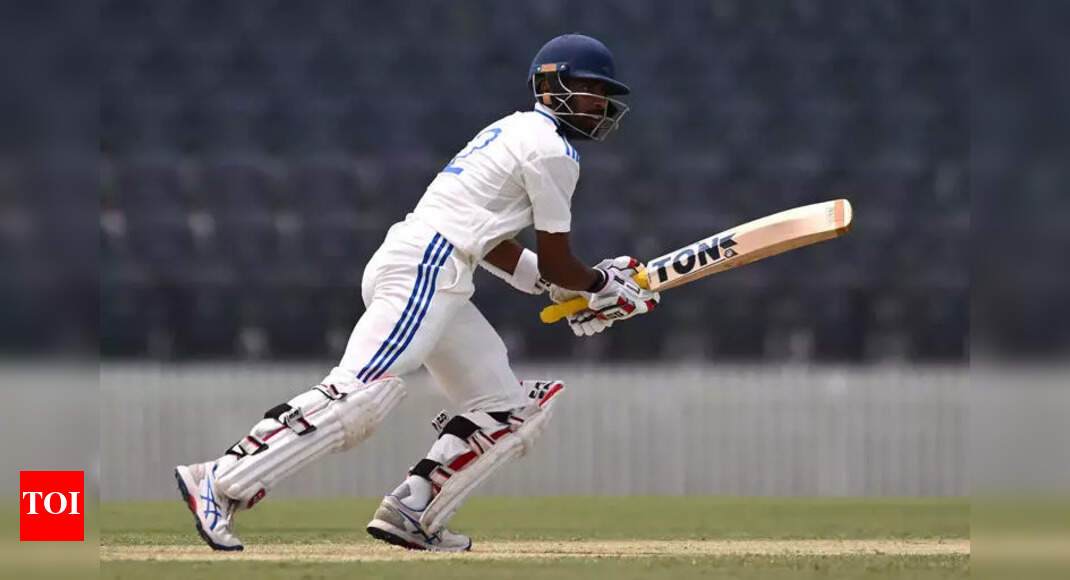 India A vs England Lions, 2nd unofficial Test: Abhimanyu Easwaran’s gritty 80 take India A to 163/4 on Day 3 | Cricket News – Times of India India A vs England Lions, 2nd unofficial Test: Abhimanyu Easwaran’s gritty 80 take India A to 163/4 on Day 3 | Cricket News – Times of India