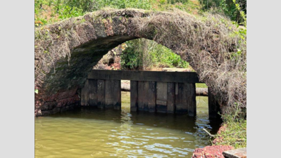 Inspection of sluice gates at Neura exposes broken infra