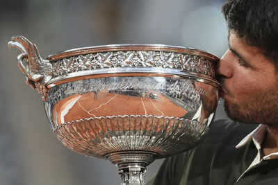  How much Carlos Alcaraz and Coco Gauff won as prize money; total prize pool and round-wise allocation