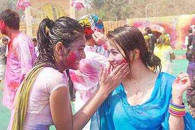 Protect your hair from Holi colours