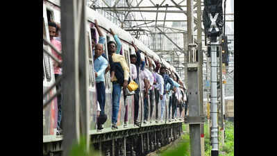 Regular passenger calls Diva-Mumbra stretch a death trap, says he bought AC train pass to avoid footboard travel