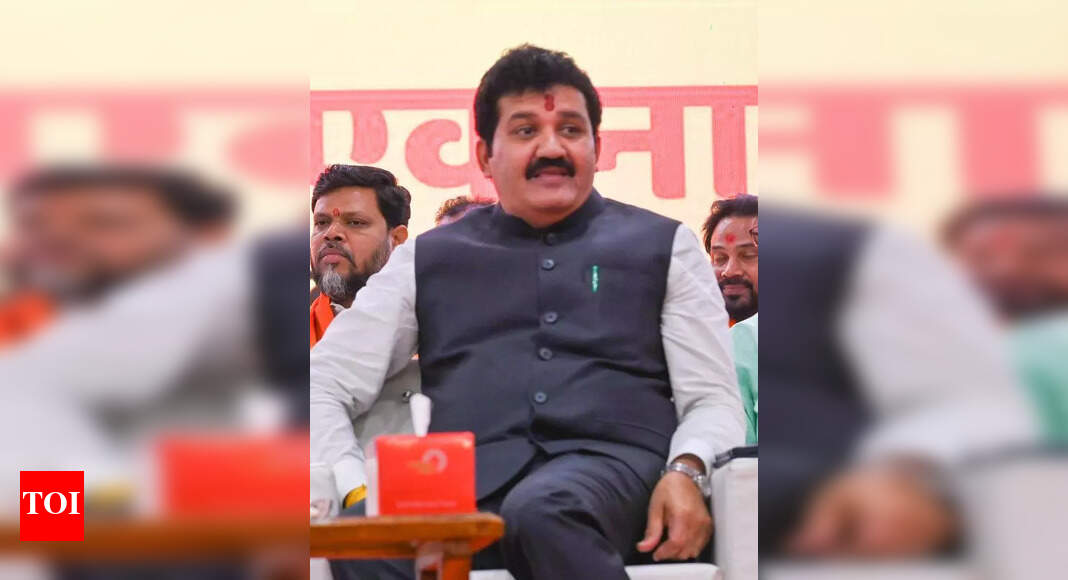 Rathod reaffirms loyalty to Shinde after his “Uddhav Still Calls Me ...