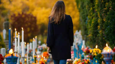Found love in a hopeless place: Woman crashes strangers’ funerals for two years; wins over undertaker