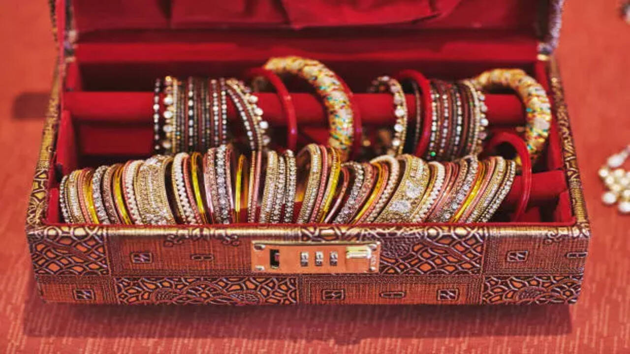 5 types of trending bangles every woman must have in her jewellery box - The Times of India