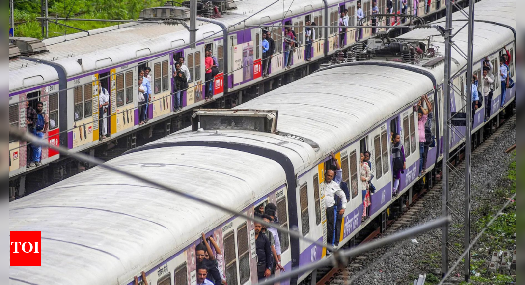 Four dead, nine injured in Thane train mishap, investigation begins