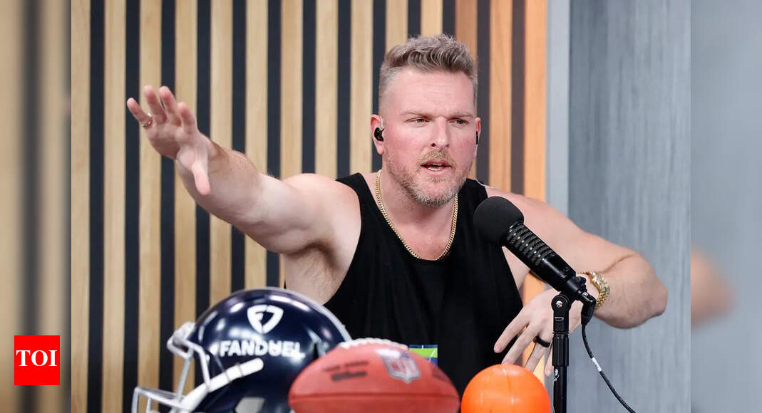 “Make smart choices”: Pat McAfee warns Pittsburgh Steelers against overreliance on Aaron Rodgers