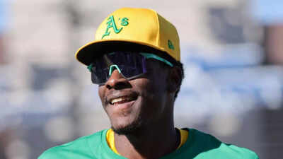  Denzel Clarke's incredible wall grab best home run steal ever in MLB history