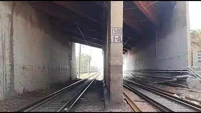 Faridabad horror: Chips and cola in hands, labourer holds 4 sons on tracks till train crushes them; ignores their pleas to let go