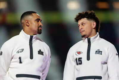  Is Patrick Mahomes trying to become Jalen Hurts? Fans react to Chiefs QB’s new transformation