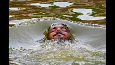  City melts as Tuesday records ‘warmest’ day of the year yet; IMD issues heatwave alert