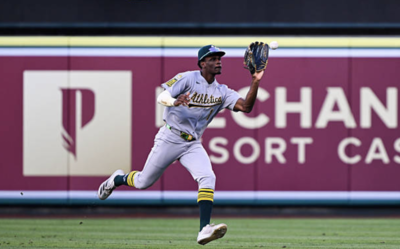 "He’s wearing a gigantic glove" – Fans downplay Denzel Clarke's insane catch for using ‘clown-sized’ mitt
