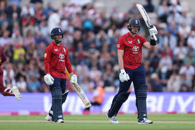 Ben Duckett blasts England to series sweep over West Indies