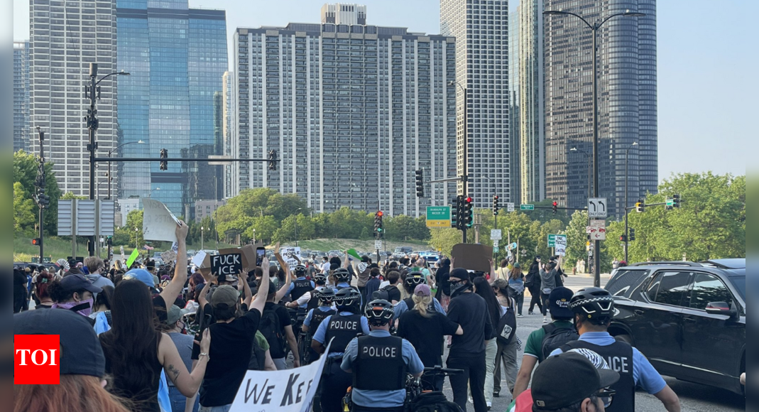 After LA, Chicago erupts in protest over immigration raids - watch video