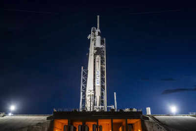  SpaceX detects LOx leak; Falcon 9 liftoff on hold pending repairs