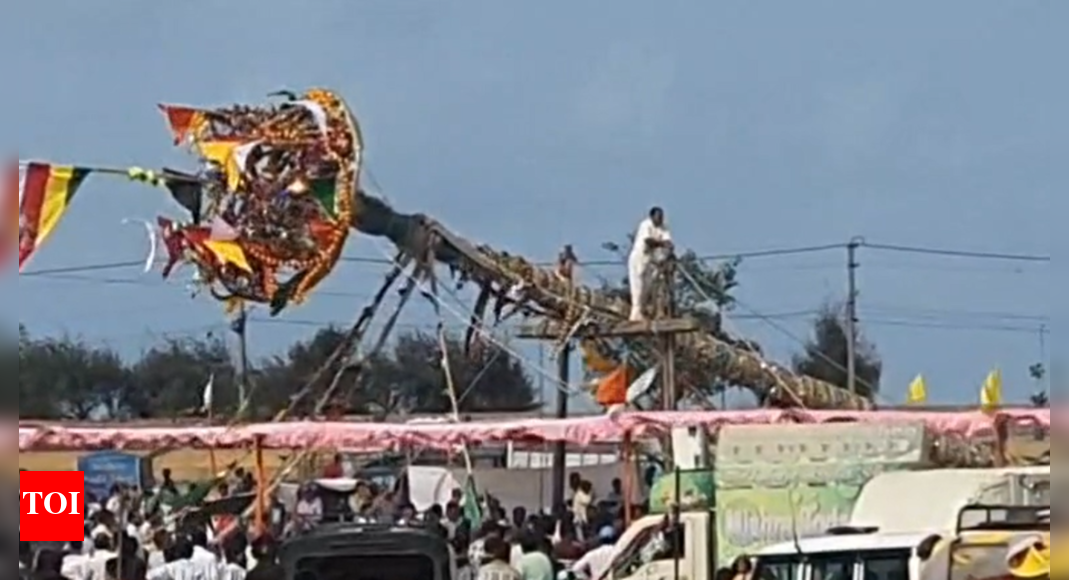 1 dead, 16 injured as pavilion collapses during Porbandar religious event