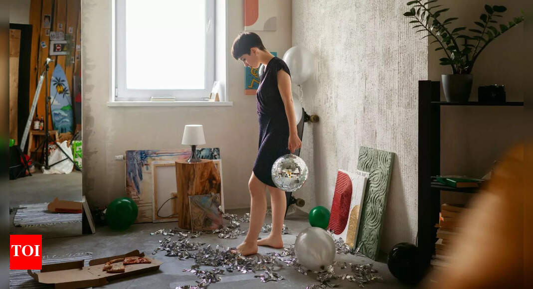 Throw Away These Negative Objects from Your House - Times of India