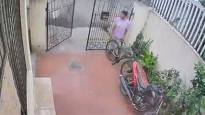 Bicycle stolen in broad daylight; CCTV footage captures bold thief; Bengaluru residents urged to stay vigilant