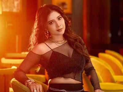 Did you know that actress Sakshi Agarwal acted with Rajikanth in Kaala?