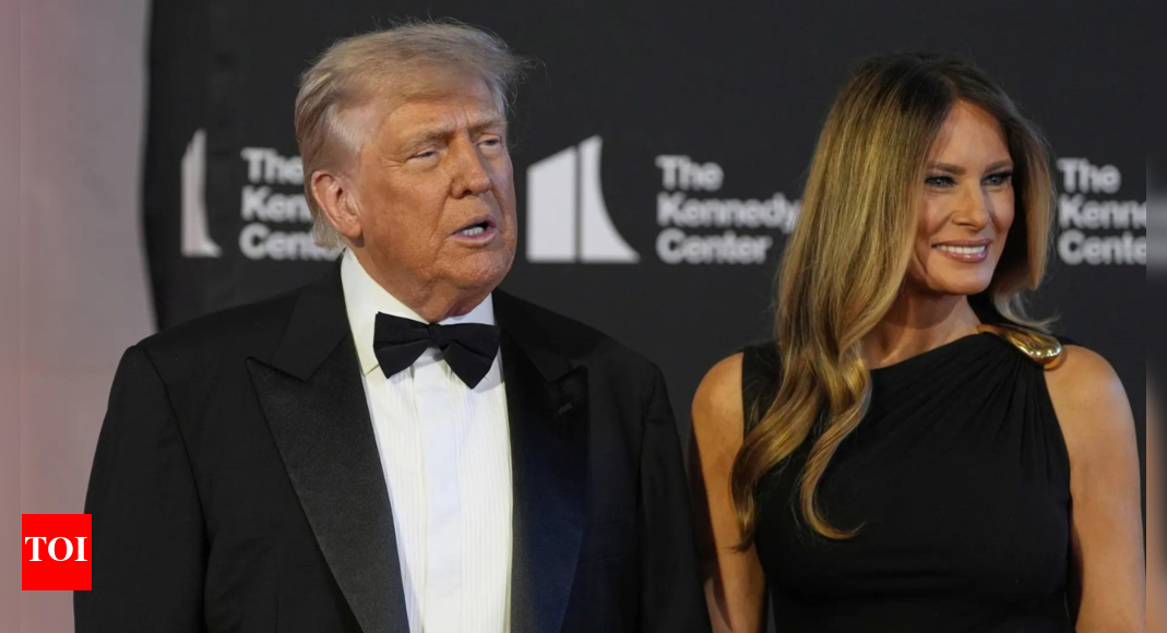 Trump met with cheers & boos at ‘Les Misérables’ debut amid Kennedy Center boycott