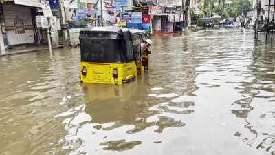 Heavy rain lashes parts of Telangana; thunderstorms expected across all districts
