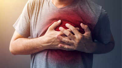 5 warning signs of a heart attack (and the 2 diets that can mitigate the risks)