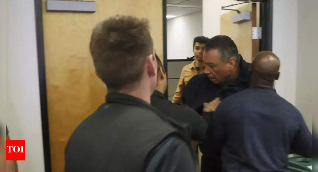 Sen. Alex Padilla forcibly removed from Noem’s LA presser: Trump officials call it ‘childish’; Democrats condemn assault on free speech