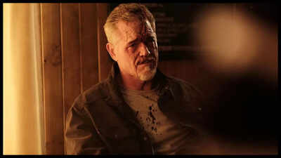 Eric Dane makes a teary-eyed appearance after getting diagnosed with ALS, and opens up about it not being the end of his story - Read more