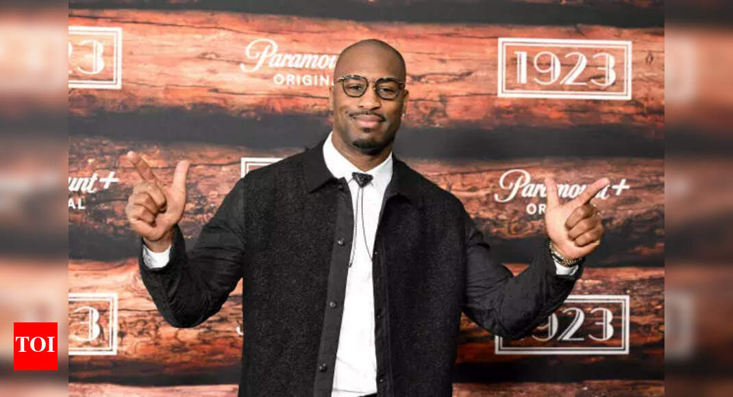 Vernon Davis honored for NFL distinction and community service with induction into Gridiron Greats Hall of Fame