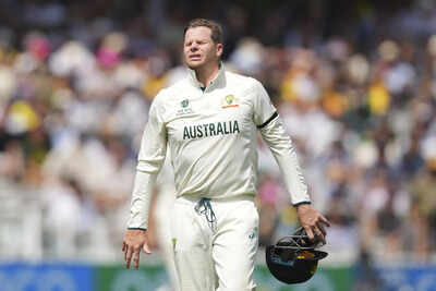  Why has Steve Smith been taken to hospital?