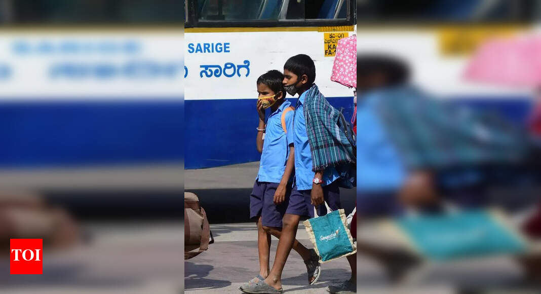 Delay in issuing bus passes: School students missing classes | Hubballi ...