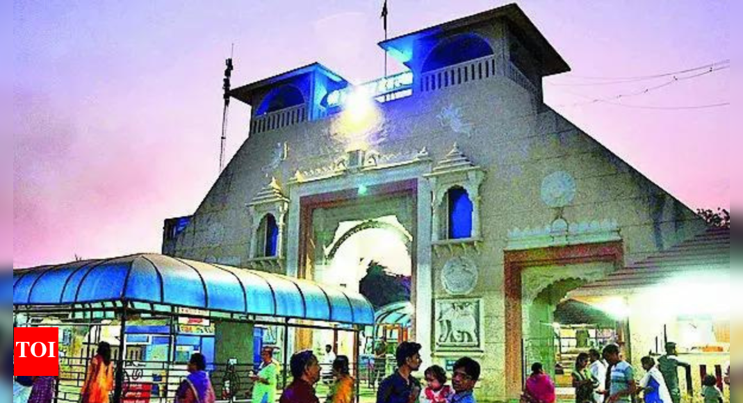 Maharashtra: After 'no non-Hindus' call, Shani temple fires 114 Muslim staff