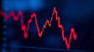 Sensex skids 573 pts as foreign funds sell