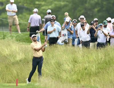US Open golf: Sam Burns fires 65 to grab lead at Oakmont as big names stumble