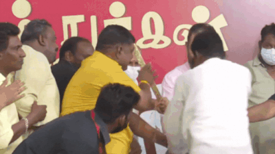 Onstage drama: Kamal Haasan loses cool after man gifts him a sword - video