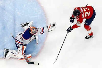  Fans react as NHL goalie chaos in Stanley Cup warm-ups goes viral