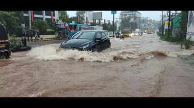Hourlong rain throws life out of gear in M’luru