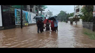 Hourlong rain throws life out of gear in M’luru