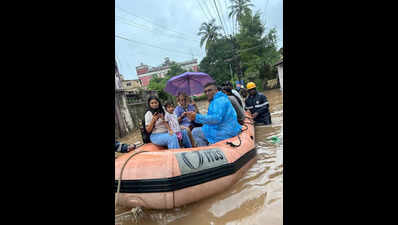 Hourlong rain throws life out of gear in M’luru