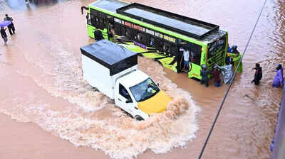 Hourlong rain throws life out of gear in M’luru