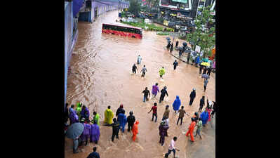 Hourlong rain throws life out of gear in M’luru