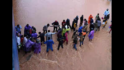 Hourlong rain throws life out of gear in M’luru